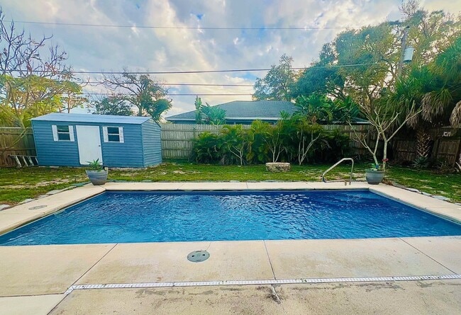 Building Photo - 571 Sunset Beach Dr