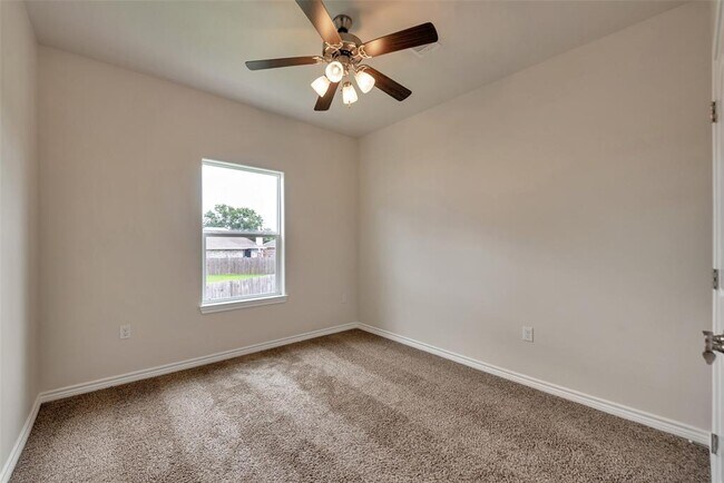 Foto del edificio - 203 Glade Bridge Ln