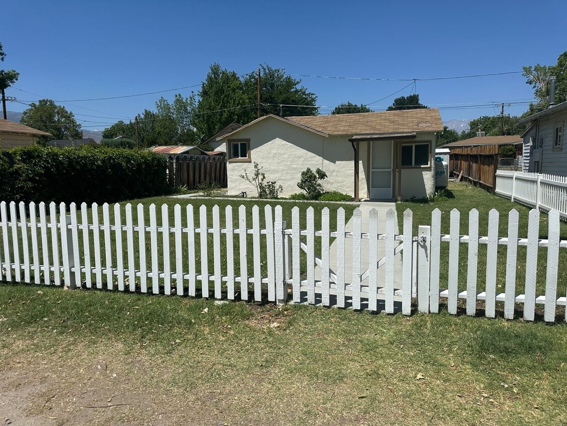 Primary Photo - Fresh one bedroom, one bath home in downto...