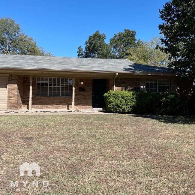 Building Photo - 1308 Lyric Dr