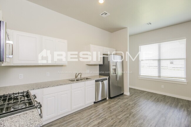 Foto del edificio - 8098 Brighton Ave