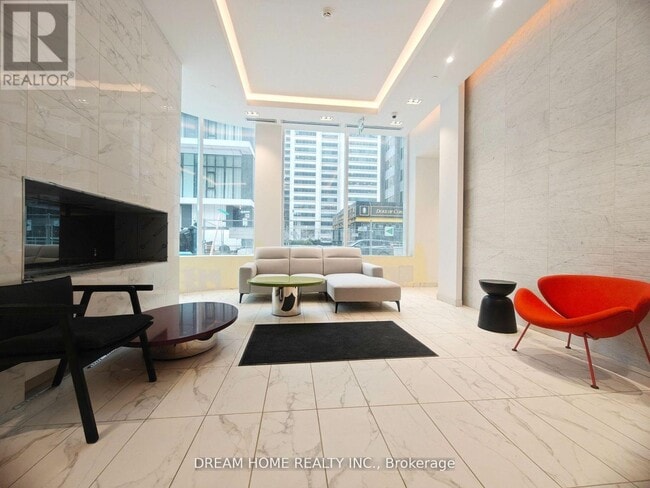 Building Photo - 230 Simcoe St