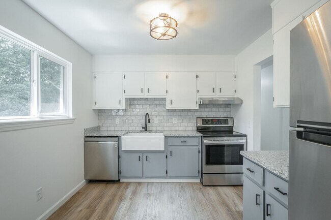 Building Photo - 1364 Meadowood Dr