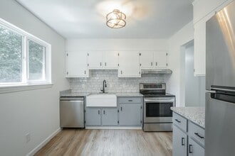 Building Photo - 1364 Meadowood Dr
