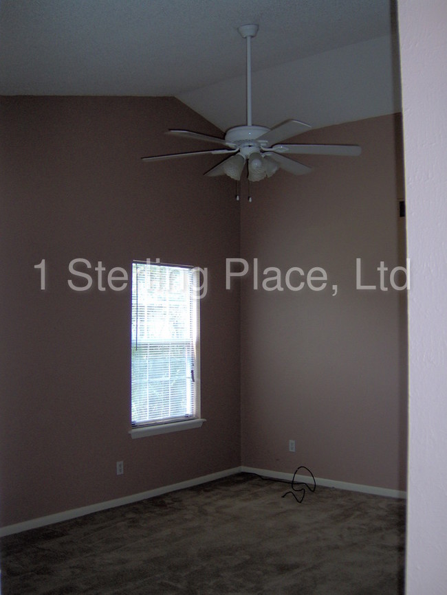 Building Photo - 127 Cambridge Rd