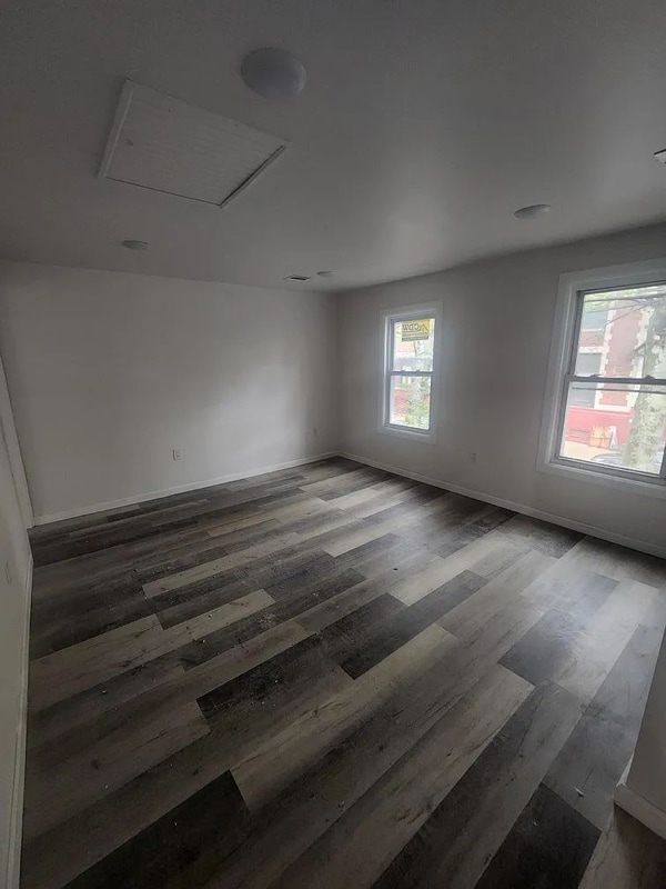 Building Photo - 1346 Robbins Rd