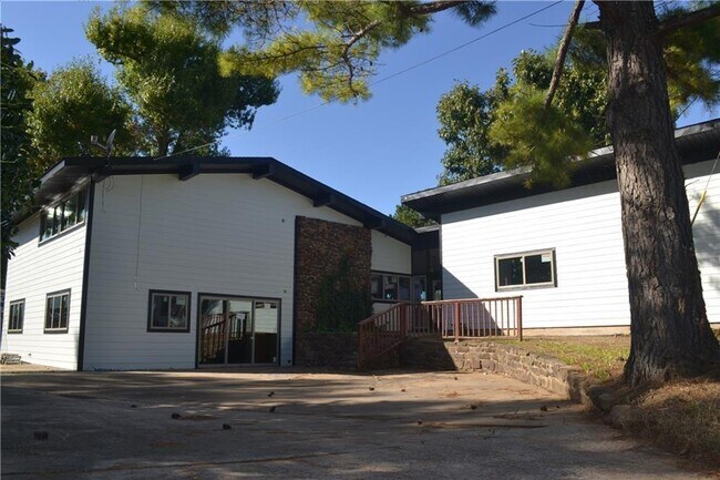 Foto del edificio - 1435 N Starr Dr