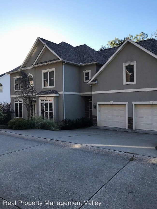 Foto del edificio - 224 Southern Woods Dr