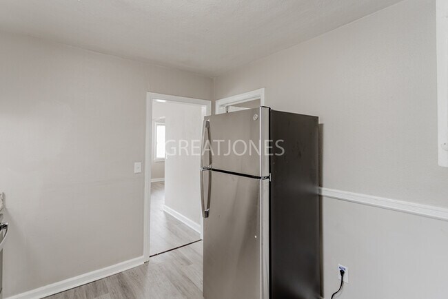 Building Photo - NOW OFFERING HALF OFF FIRST FULL MONTH IF ...