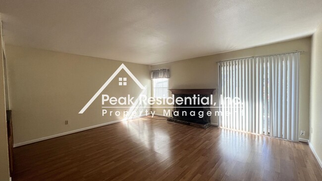 Foto del edificio - Spacious Folsom 2bd/2ba Townhouse!