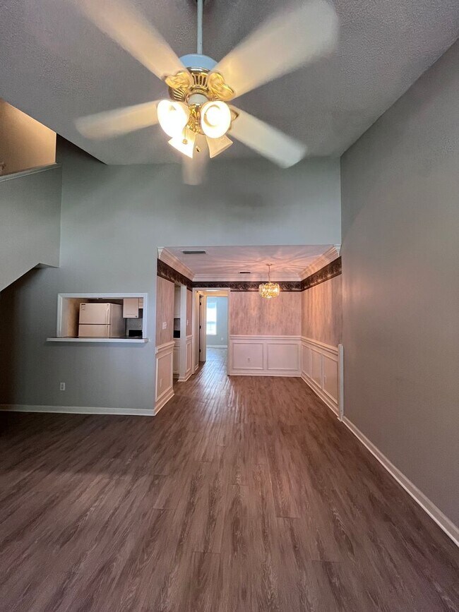 Foto del edificio - 3 BR/ 2 BA townhome located in Lakeshore E...