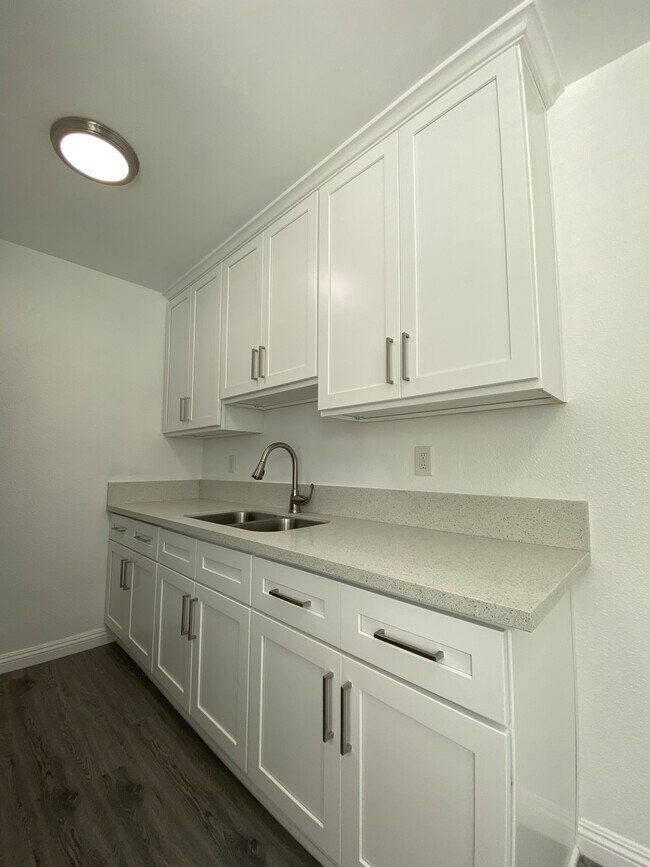 Building Photo - 2513 Grant Ave