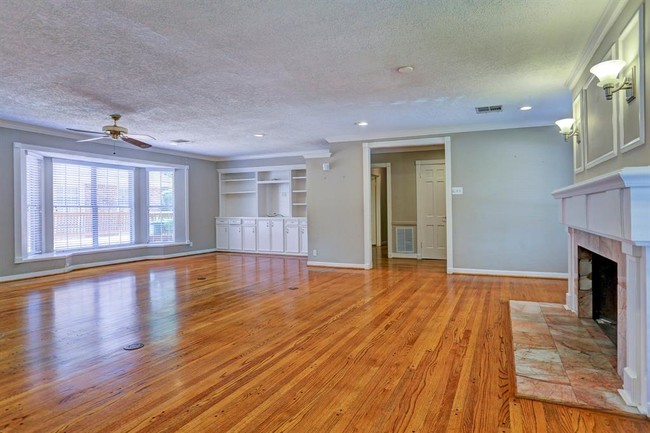 Building Photo - 12134 Tara Dr