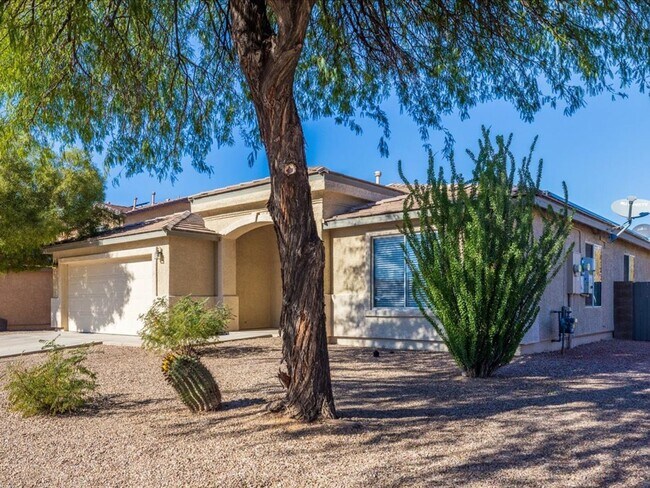 Foto del edificio - Beautiful 3-Bedroom Home with Solar & Turf Backyard