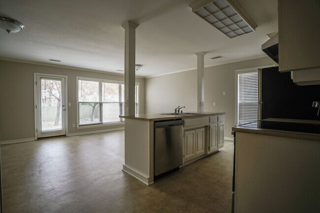 Foto del edificio - Great Location!! 4 bedrooms 2.5 Baths!