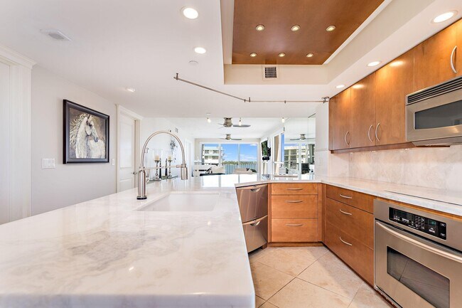 Building Photo - 3901 S Flagler Dr