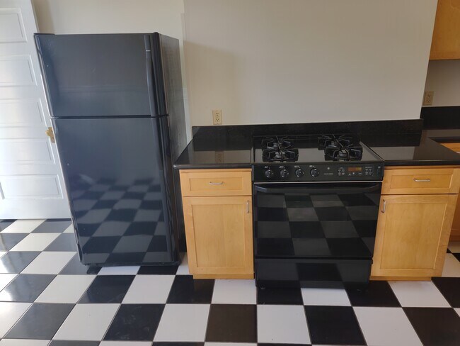 Eat-In Kitchen - 70 Sycamore Street