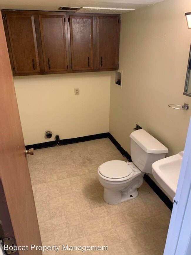 Building Photo - 2 br, 1.5 bath Apartment - 618-624 E Pike St