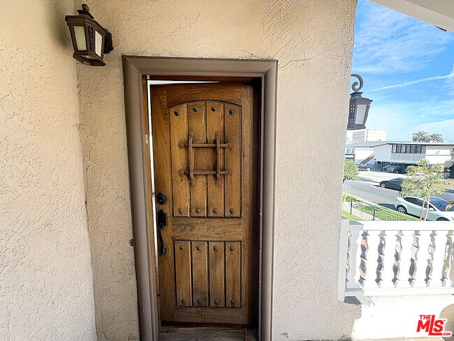 Foto del edificio - 1525 1/2 Orange Grove Ave