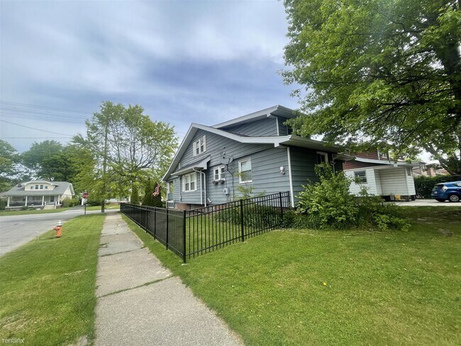 Building Photo - 3 br, 2 bath House - 16207 Chatfield Avenu...