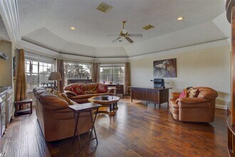 Building Photo - 13703 Lakeshore Way Cove