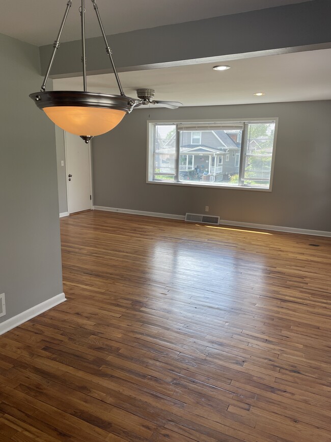 Living room - 5014 Cass St