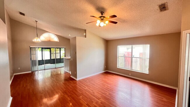 Building Photo - GORGEOUS 3 Bedroom, 2 Bathroom Home in Orl...