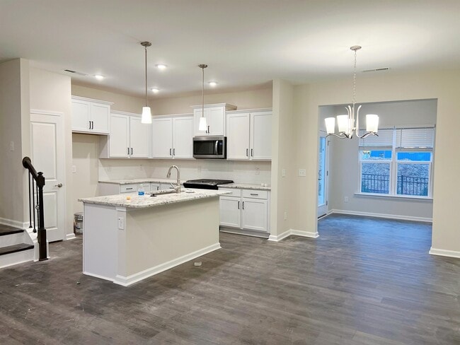 Photo - 1106 Crater Lake Way House