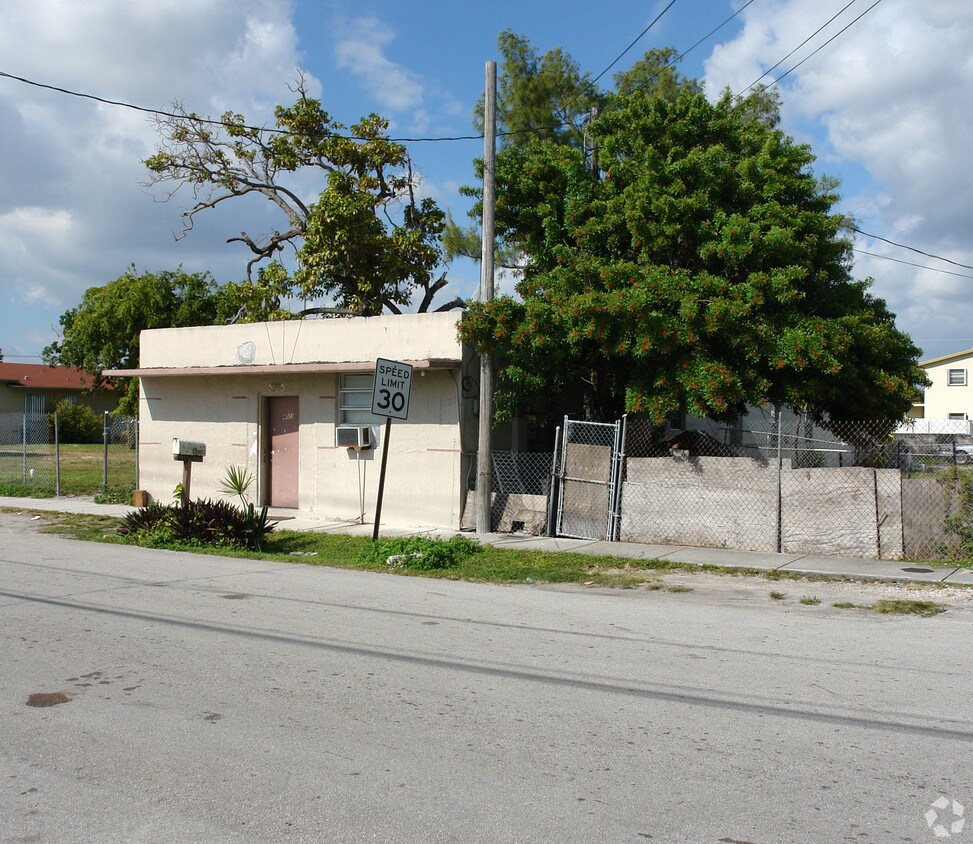Building Photo - 4023 SW 19th St