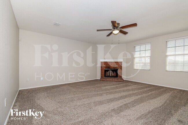 Foto del edificio - 609 Rosemary Dr