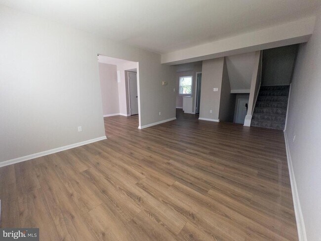 Building Photo - 828 Calvert Towne Dr