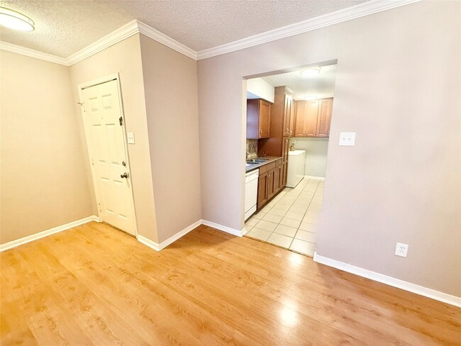 Building Photo - 2800 Jeanetta St