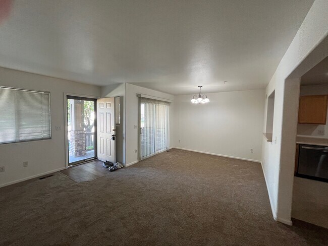 Front entry looking towards patio - 2621 Rigden Pky