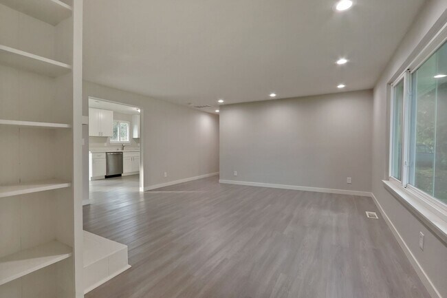 Foto del edificio - Remodeled Lacey Rambler