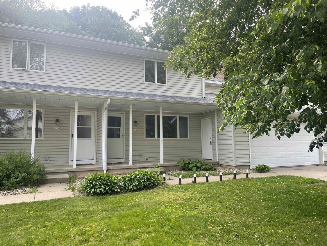 Foto principal - 3052 Acker St