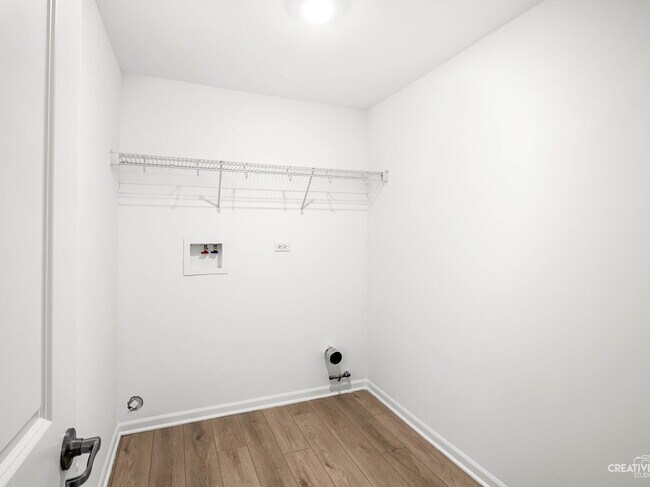 Foto del edificio - 14949 Dyer Ln