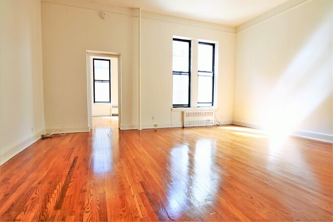 Building Photo - 138 W 92nd St