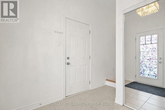 Building Photo - 233 Pingwi Pl