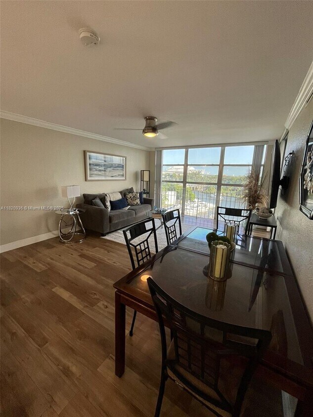 Foto principal - 1700 NW N River Dr