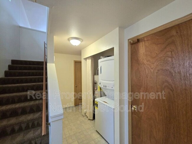 Building Photo - 8326 Henning Dr