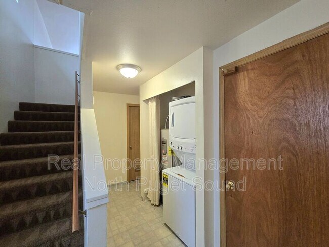 Foto del edificio - 8326 Henning Dr