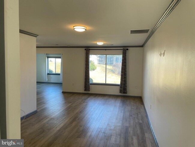 Foto del edificio - 3533 Fitzhugh Ln
