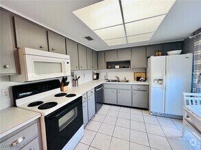 Building Photo - 255 Palm Dr