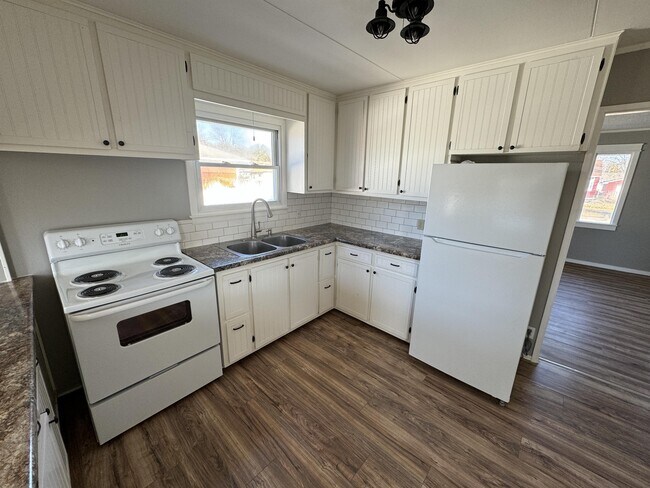 Foto del edificio - 903 Clover Ln