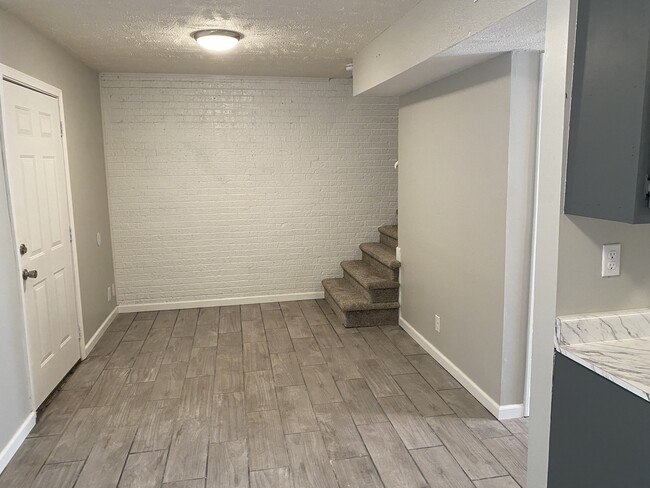 Building Photo - 51 Gillman Ln