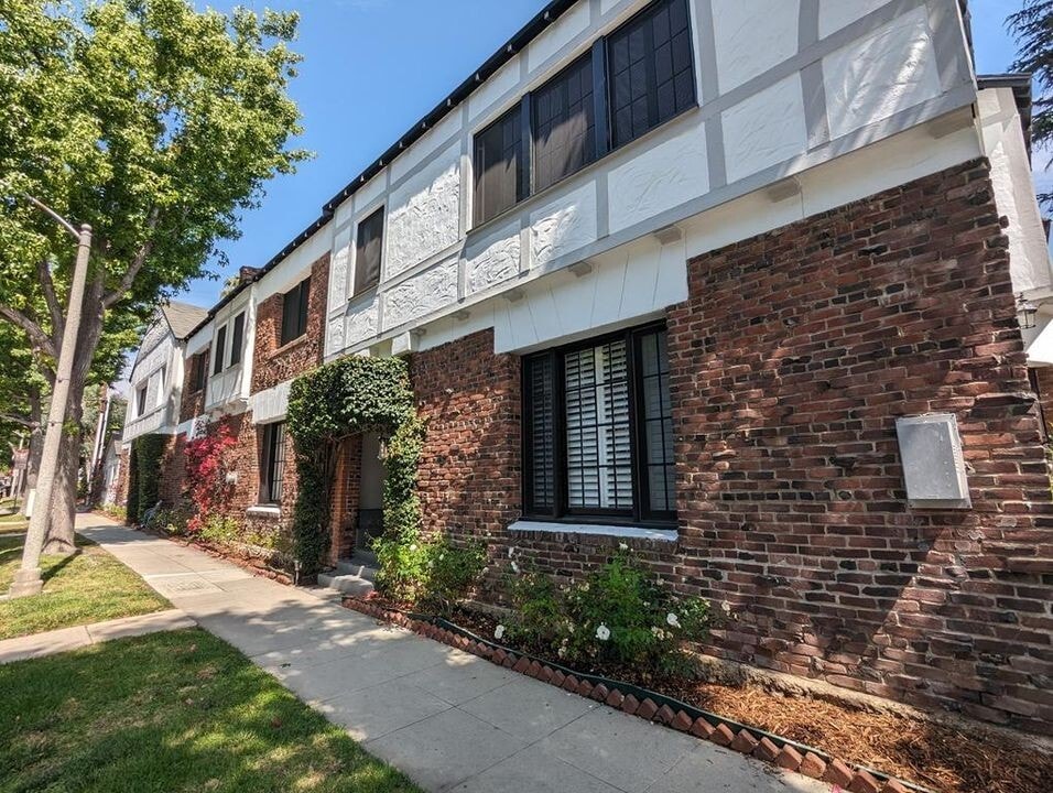 Building Photo - 9205 Alden Dr