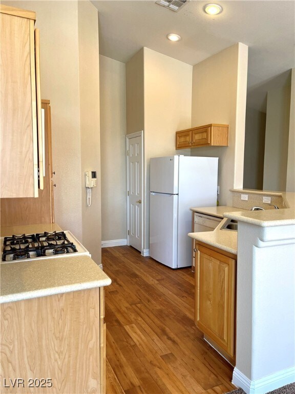 Foto del edificio - 9104 Camp Light Ave