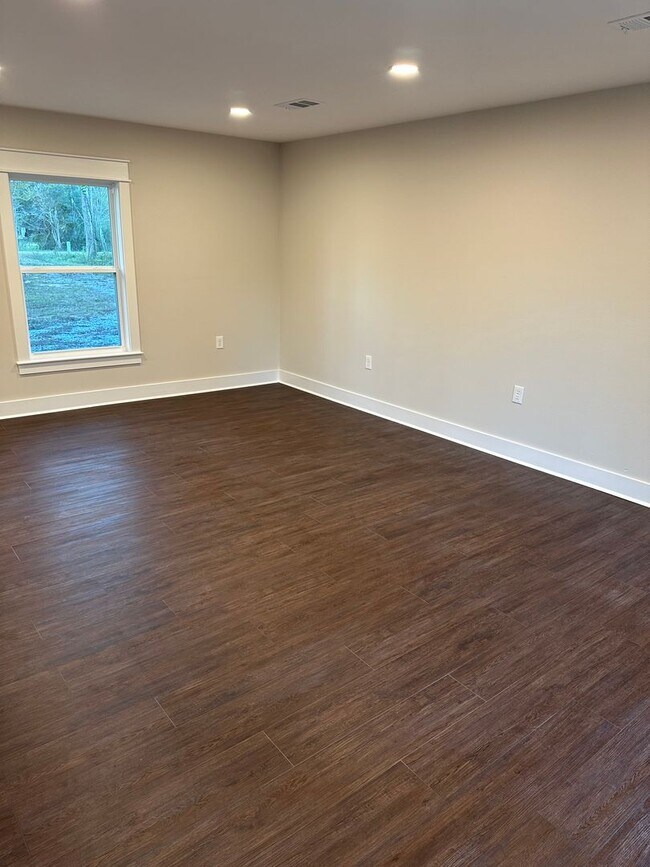 Foto del edificio - Available Now!