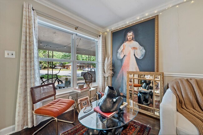 Foto del edificio - Available mid-June! 2 Bed Duplex In The He...