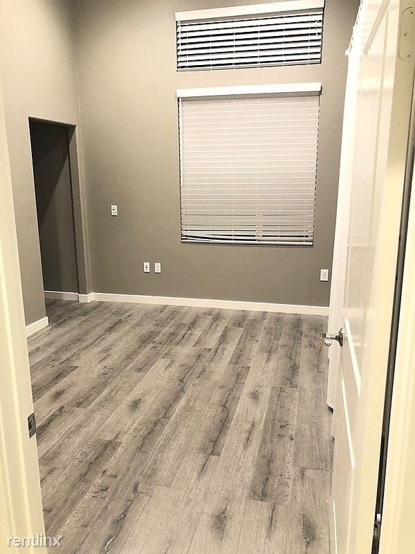Foto principal - 5 br, 4 bath Townhome - 630 Chandler Walk